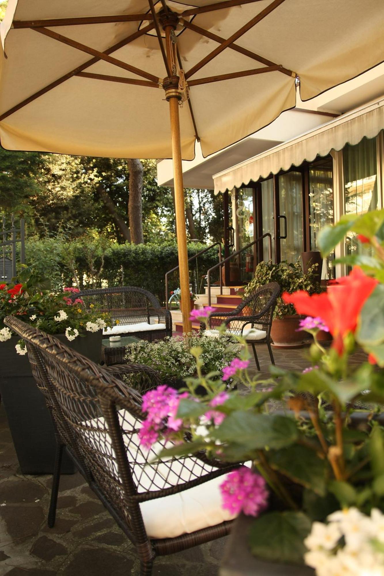 Hotel Santiago 米兰马瑞提那 外观 照片