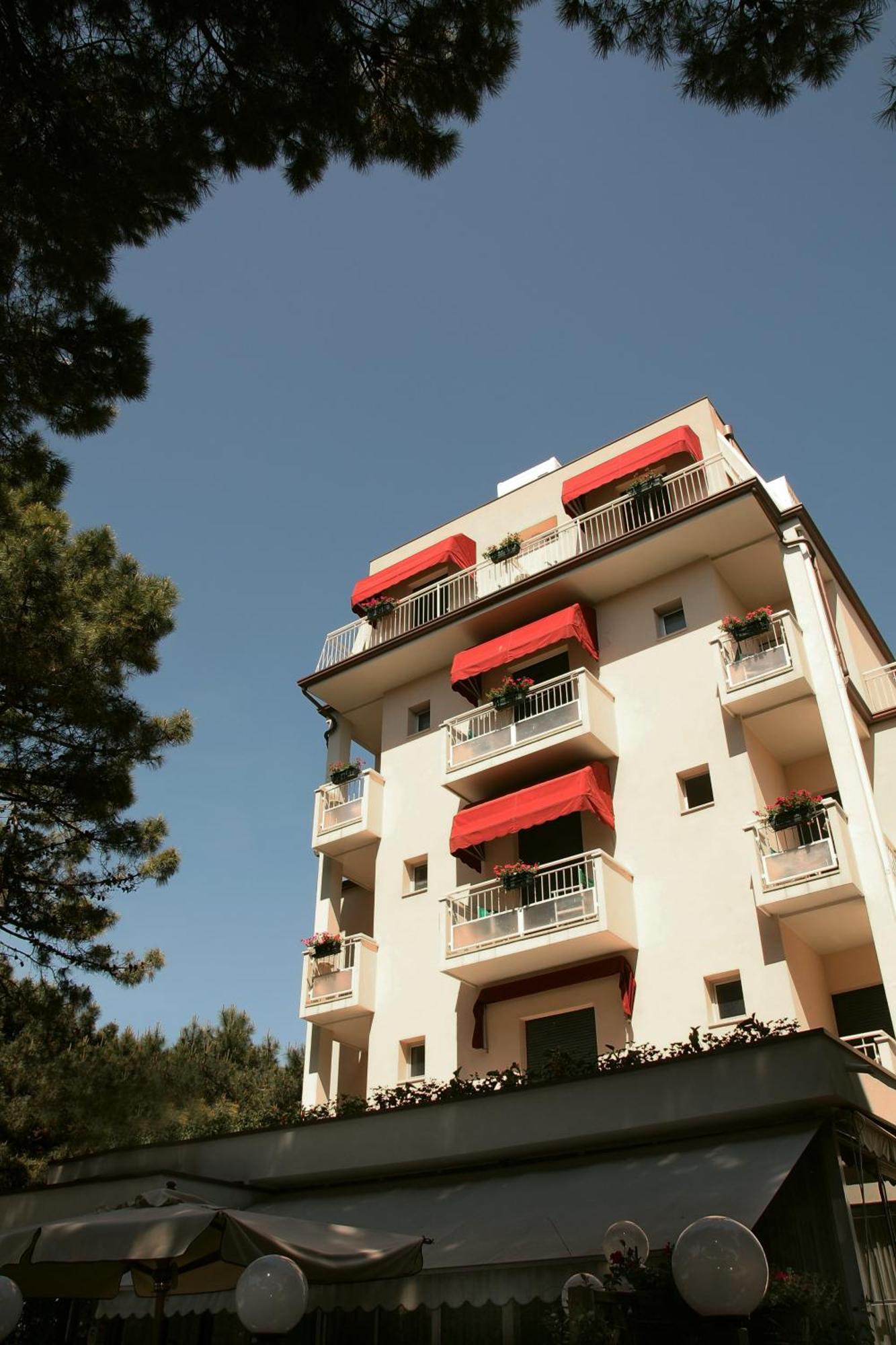 Hotel Santiago 米兰马瑞提那 外观 照片