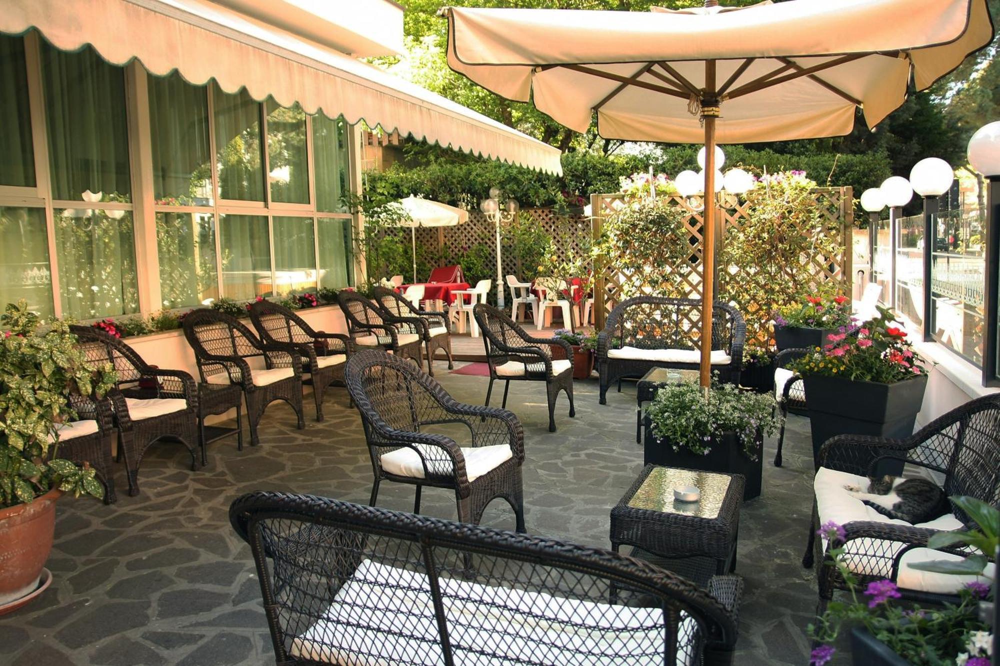 Hotel Santiago 米兰马瑞提那 外观 照片